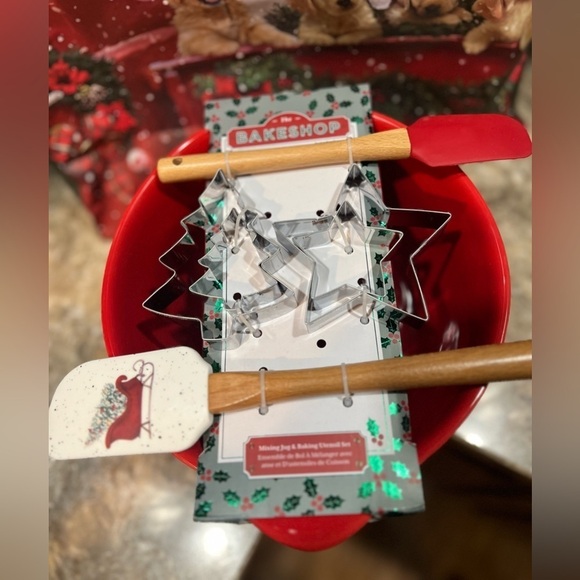 NWT- 🎄 Large Mixing Bowl And Cooking Utensils. - Picture 4 of 6